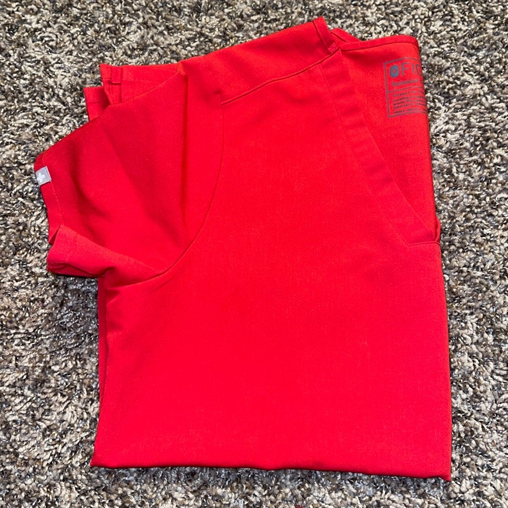 women's Pop Red Casma™ - Three-Pocket Scrub Top